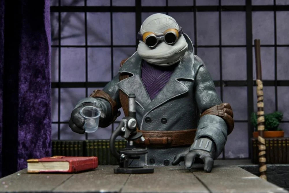 Universal Monsters x Teenage Mutant Ninja Turtles - Ultimate Donatello as The Invisible Man