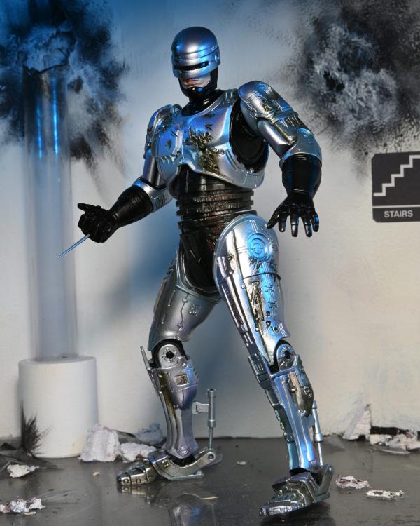 NECA - RoboCop Ultimate Battle Damaged RoboCop with Chair