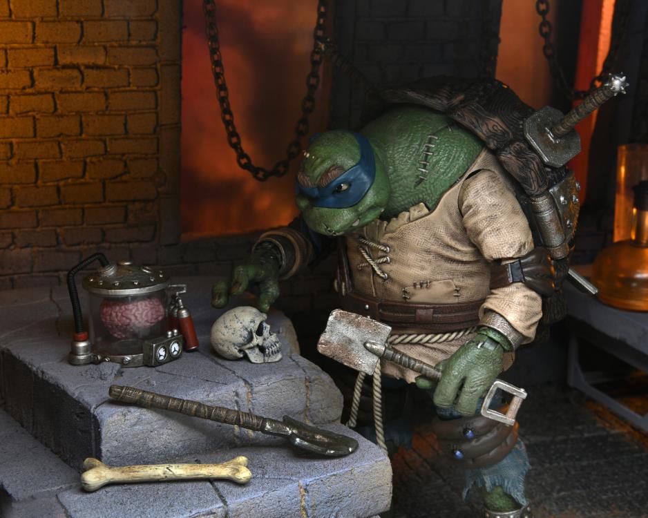 Universal Monsters x Teenage Mutant Ninja Turtles Ultimate Leonardo as The Hunchback